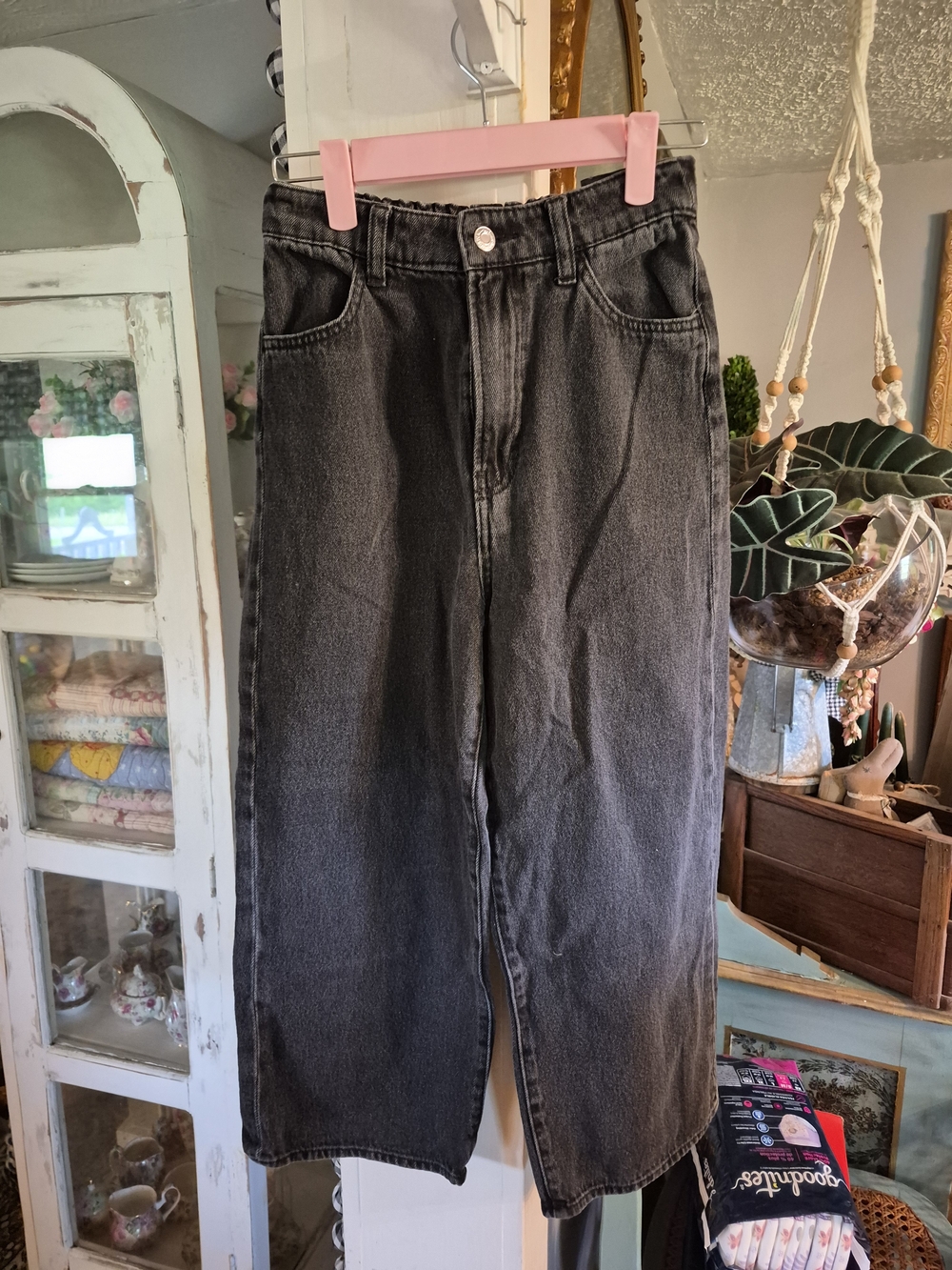 black washed high-rise wide-leg jeans resemble styles from brands like H&M